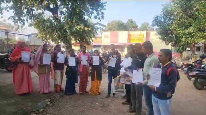 गौरेला पेंड्रा मरवाही जिले के एकलव्य विद्यालय डोंगरिया एवं लाटा से निकाले गए 22 दैनिक वेतन भोगी कर्मचारी-शासन प्रशासन ने साधी चुप्पी