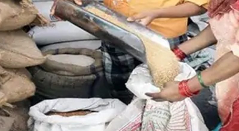 गरीबों के हक पर डाका? रायगढ़ में इस गांव की राशन दुकान से लाखों का चावल गायब
