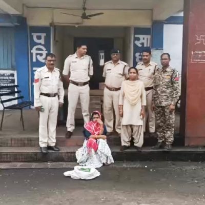 एक किलो गांजा के साथ महिला गिरफ्तार, किराना दुकान पर गांजा बेचने की सूचना पर पूंजीपथरा पुलिस ने की कार्रवाई