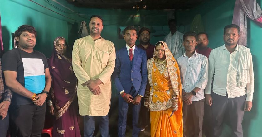 Kharsia News : ग्राम दर्रामुड़ा पहुंचे विधायक उमेश पटेल, शादी समारोह में हुए शामिल