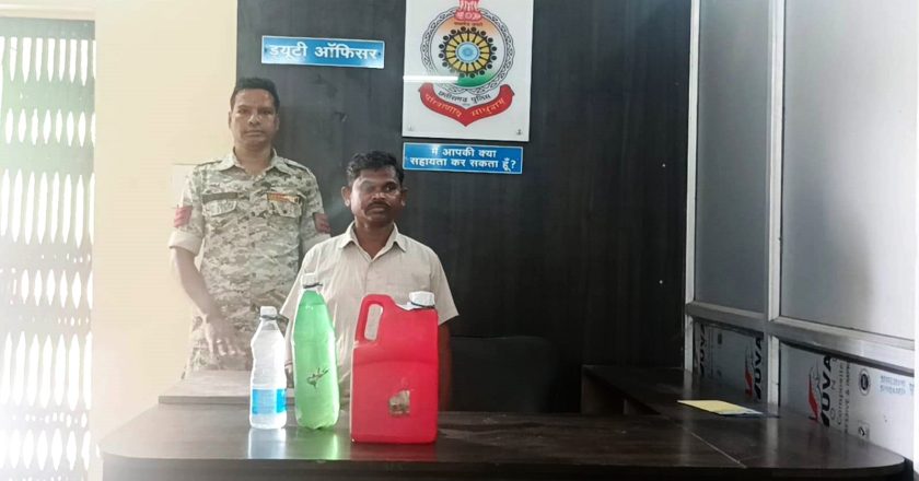 प्राची विहार में चक्रधरनगर पुलिस की शराब रेड कार्रवाई