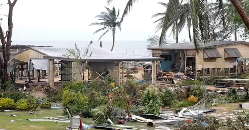 Cyclone Remal: गुजर गया चक्रवात ‘रेमल’, पीछे छोड़ गया तबाही के निशान, पूर्वोत्तर के राज्यों में गई 37 लोगों की जान