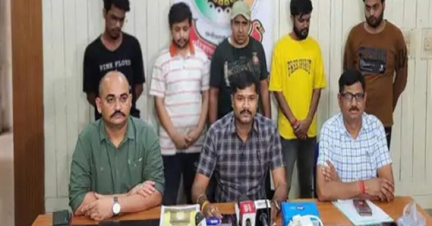 दिल्ली में बैठकर खिलाते थे क्रिकेट का सट्टा, छत्तीसगढ़ पुलिस ने किया 5 लोगों को गिरफ्तार