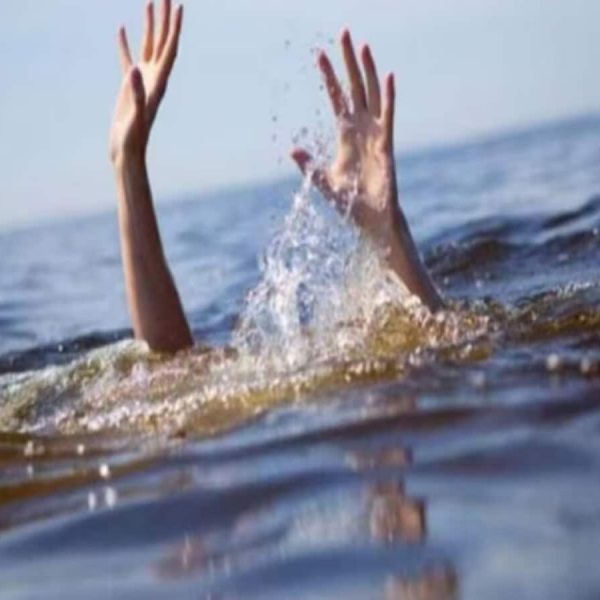 देर शाम तालाब में नहा रहे बच्चे अचानक हुए लापता, सुबह तैरती मिली 2 लाश