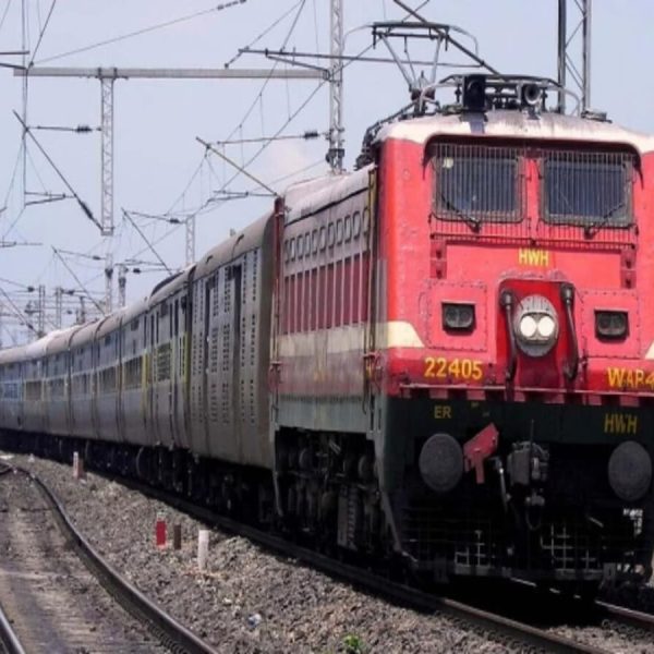 यात्रियों की बढ़ी मुश्किलें, रेलवे ने छत्तीसगढ़,महाराष्ट्र और मध्यप्रदेश की 22 ट्रेनों को किया रद्द, देखें लिस्ट