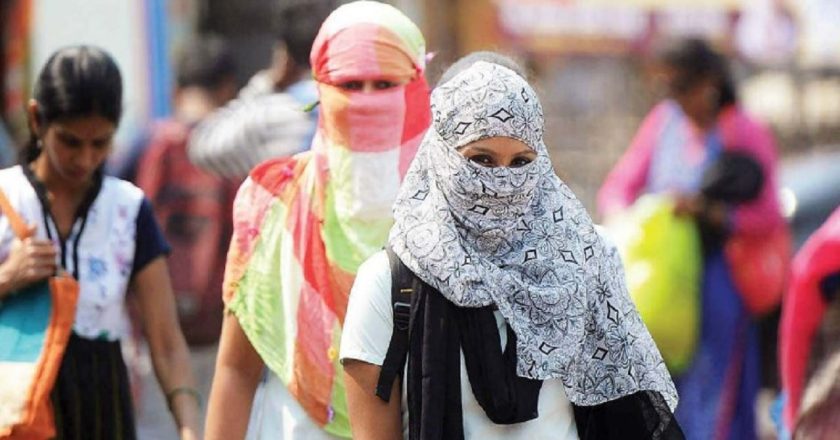 Heatwave: आसमान से बरस रही आग! कई शहरों में पारा 50 डिग्री के पार, जानें कैसा रहेगा आज दिल्ली-यूपी में मौसम