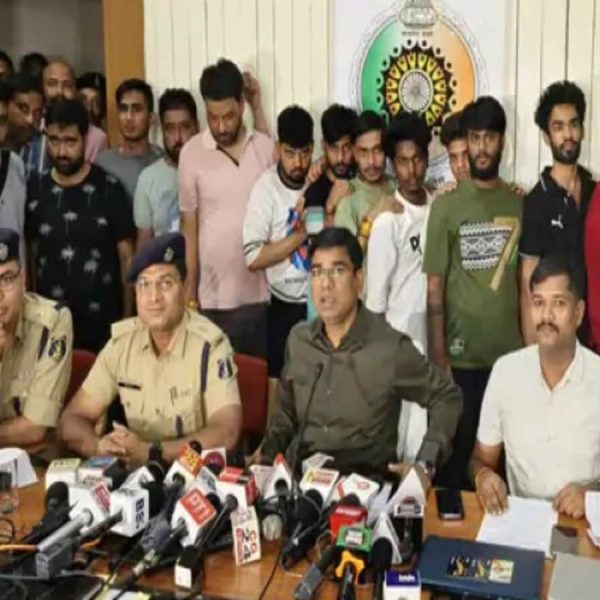 IPL मैच में खिला रहे थे करोड़ो का सट्टा, 26 सटोरियों को महाराष्ट्र से गिरफ्तार कर लाई रायपुर पुलिस, दुबई वाले से कनेक्शन