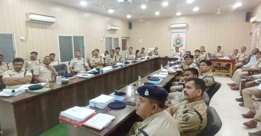 पुलिस अधीक्षक ने ली अपराध समीक्षा बैठक, लंबित अपराध, शिकायतों के शीघ्र निकाल के दिए निर्देश