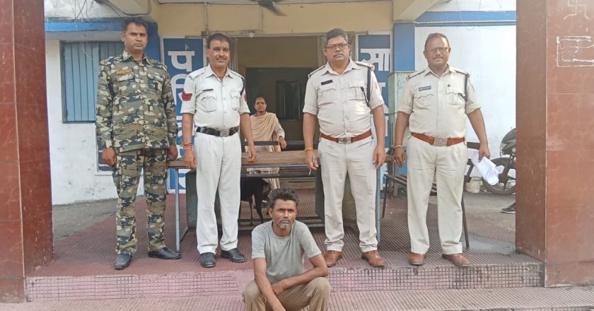 ढाबा के पास अवैध शराब बिक्री की सूचना पर पूंजीपथरा पुलिस की कार्रवाई