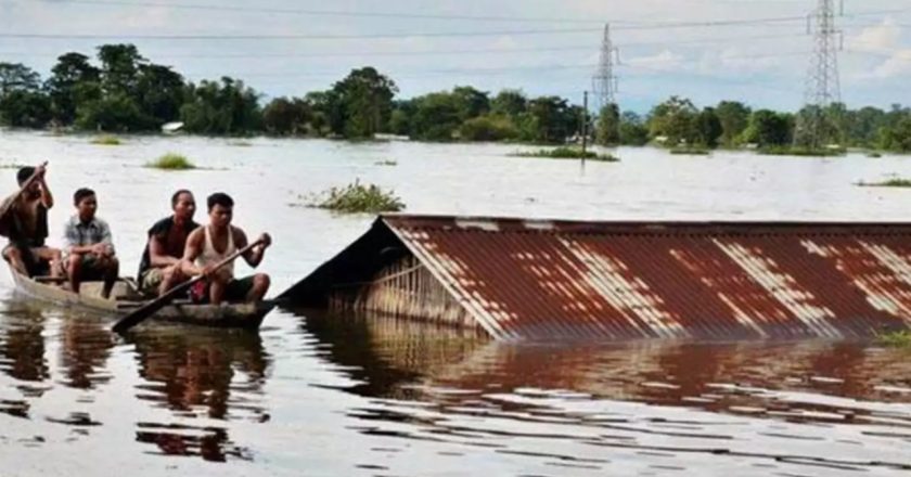 Assam: 19 जिलों में बाढ़ से बदतर हालात, 26 लोगों ने अपनी जान गंवाई 