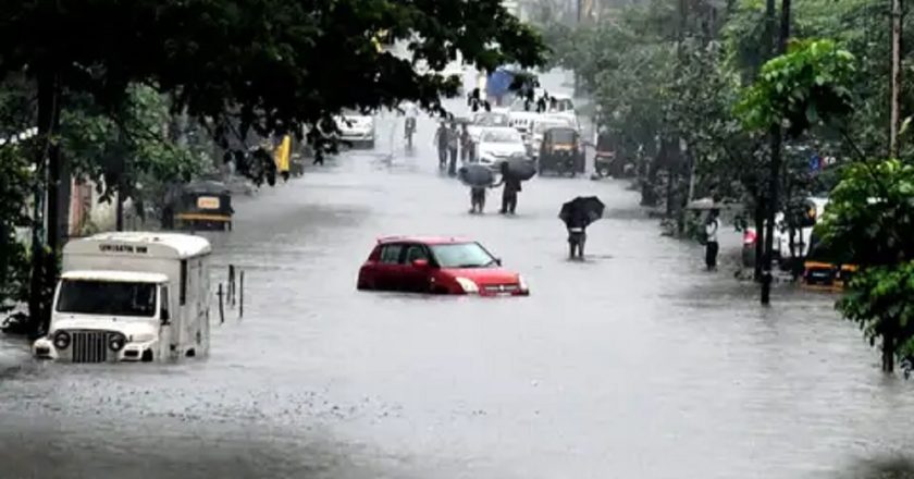 Heavy Rain Alert: देश के 16 राज्यों में भारी बारिश का अलर्ट, पूर्वोत्तर में बाढ़ से हाहाकार