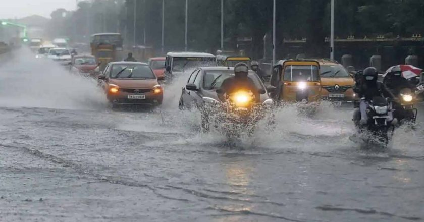 Heavy Rain Alert: यूपी समेत इन राज्यों मं अगले पांच दिनों तक भारी बारिश का अलर्ट, यहां भी बरसेंगे बदरा