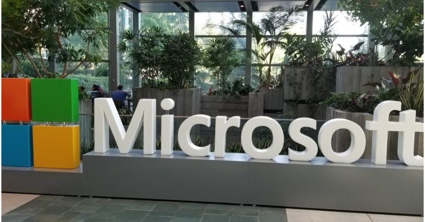 MIcrosoft को 5 हजार करोड़ का नुकसान, भारत में विमान सेवाओं पर पड़ा असर, जानें कब ठीक होगी समस्या