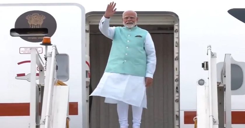 PM Modi Russia Visit: रूस दौरे पर रवाना हुए प्रधानमंत्री मोदी, राष्ट्रपति पुतिन के साथ करेंगे द्विपक्षीय वार्ता