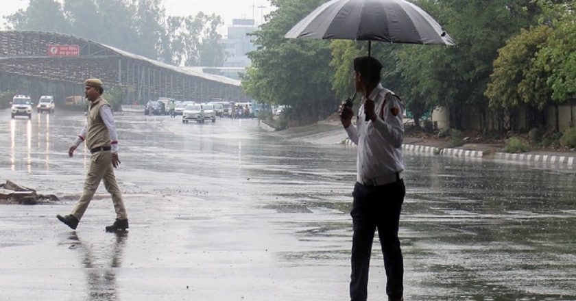 Rain Alert: दिल्ली-एनसीआर समेत इन राज्यों में आज झमाझम बारिश होने की संभावना, जानें कहां कैसा रहेगा मौसम