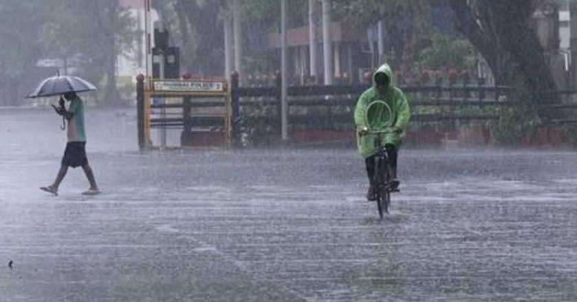 Weather Update: यूपी-उत्तराखंड समेत इन राज्यों में भारी बारिश का अलर्ट, जानें कैसा रहेगा आपके शहर में मौसम