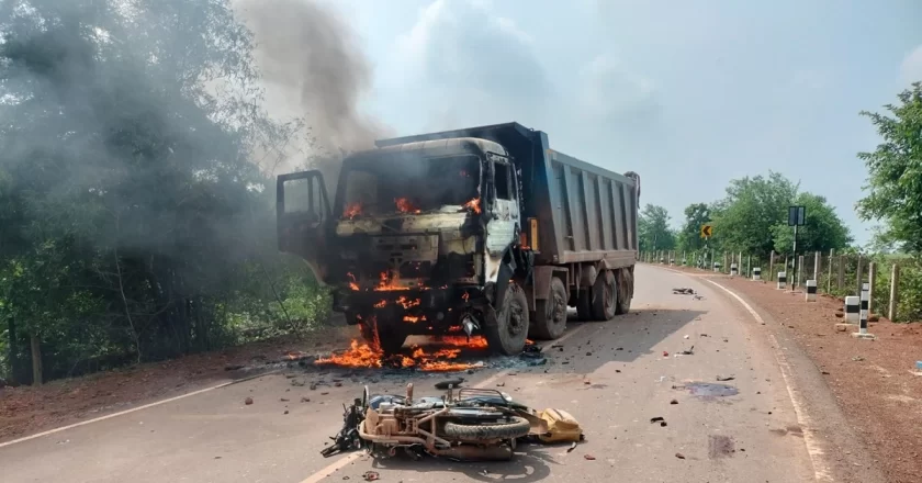 हाईवा ने बाइक सवार स्‍कूली छात्र को मारी टक्कर, एक की मौत, दूसरा घायल, ग्रामीणों का गुस्सा फूटा