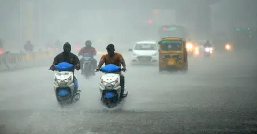 Weather Updates: देश के इन राज्यों में एक सप्ताह तक भारी बारिश का अलर्ट, जानें दिल्ली में कैसा रहेगा मौसम