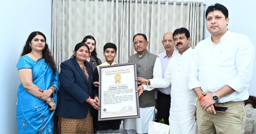 मुख्यमंत्री विष्णु देव साय से बाल पर्यावरण मित्र और लिटिल योग गुरु आदित्य राजे ने की सौजन्य मुलाकात