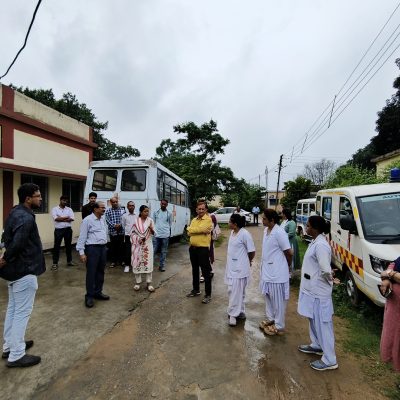 सीएमएचओ ने किया सीएचसी लोईंग का निरीक्षण, स्वास्थ्य केन्द्र में संस्थागत प्रसव कराने हेतु दिए सख्त निर्देश