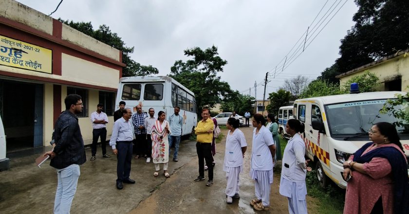 सीएमएचओ ने किया सीएचसी लोईंग का निरीक्षण, स्वास्थ्य केन्द्र में संस्थागत प्रसव कराने हेतु दिए सख्त निर्देश