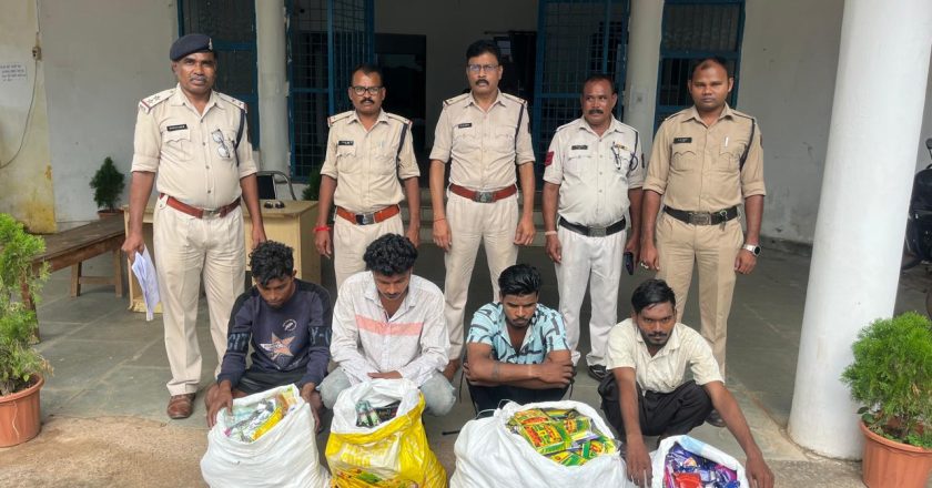 किराना दुकान में चोरी करने वाले 04 आरोपी गिरफ्तार, पुसौर पुलिस की तत्परता से चोरी का सामान बरामद