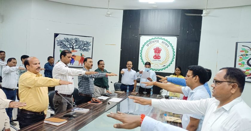 250 संकुलों के शैक्षिक समन्वयकों की हुई विभागीय समीक्षा बैठक