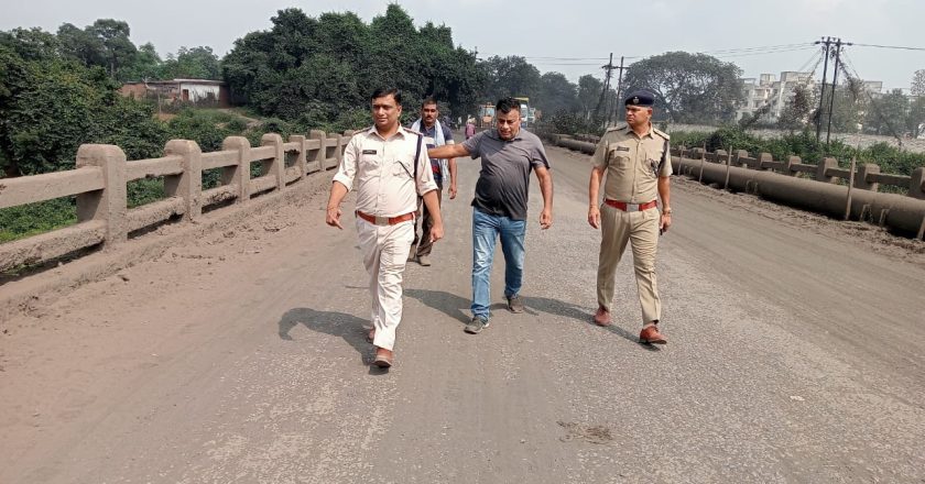 एसपी दिव्यांग पटेल ने किया गोवर्धनपुर पुल का निरीक्षण