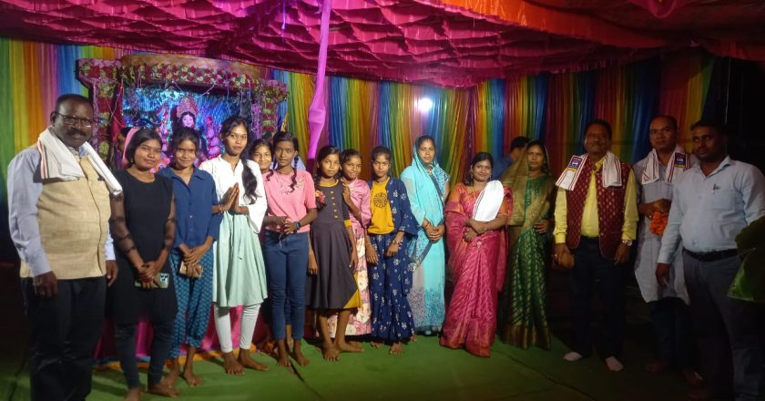 नवरात्रि पर्व पर ग्राम छोटे डूमरपाली में आयोजित हुआ विराट कवि सम्मेलन