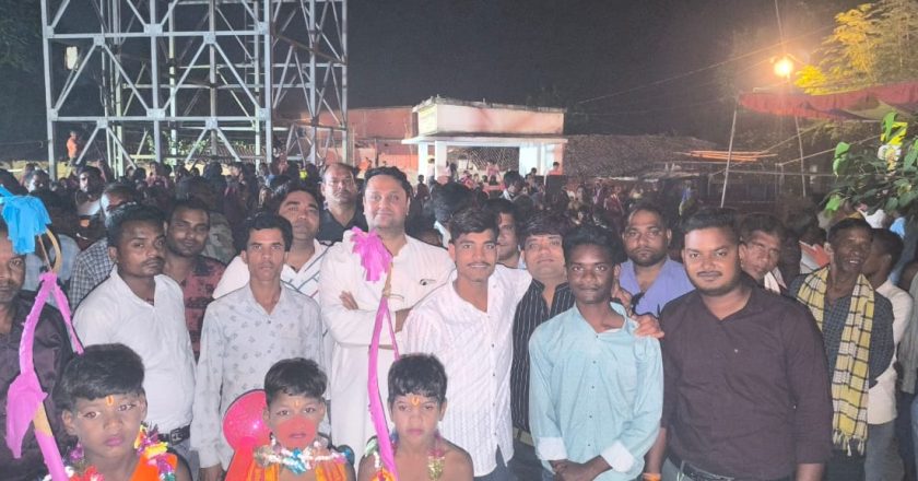ग्राम भगोराडीह में दशहरा महोत्सव में शामिल हुए विधायक उमेश पटेल