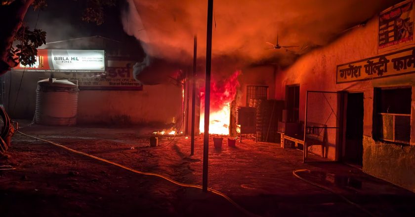 मिलूपारा स्थित गणेश ट्रेडर्स में लगी आग, करोड़ों का सामान जलकर हुआ खाक