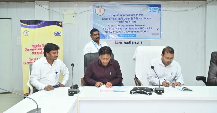सामुदायिक विकास कार्यों के लिए जिला कलेक्टर सक्ती और एनटीपीसी लारा के मध्य समझौते पर हस्ताक्षर