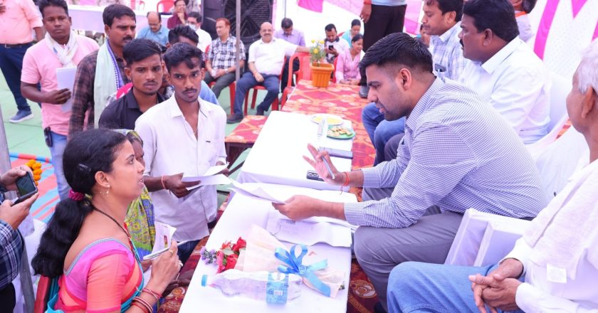 जामगाँव पहुंचा जिला प्रशासन, आयोजित हुआ जिला स्तरीय जन समस्या निवारण शिविर, विभागीय योजनाओं से लाभान्वित हुए हितग्राही