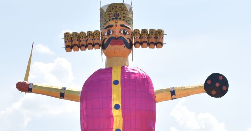 रामलीला मैदान में 50, नटवर स्कूल में 45 और मिनी स्टेडियम में 48 फीट के रावण का होगा दहन