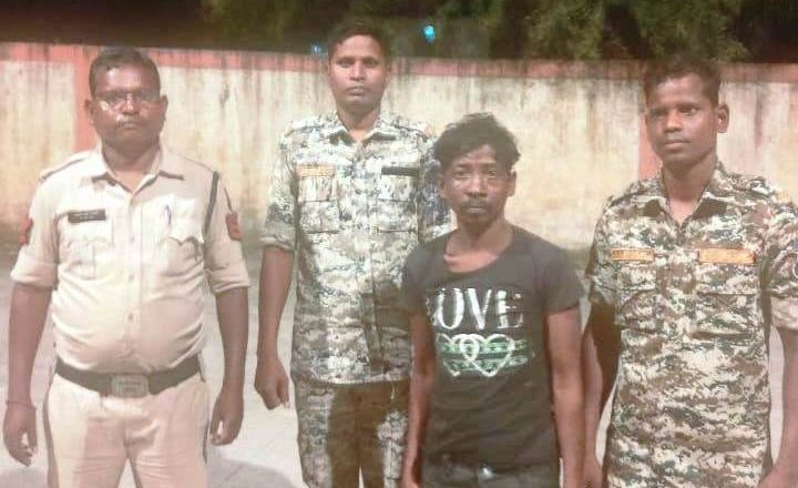 चरित्र संदेह में पत्नी पर टंगिया से हमला, आरोपी पति गिरफ्तार