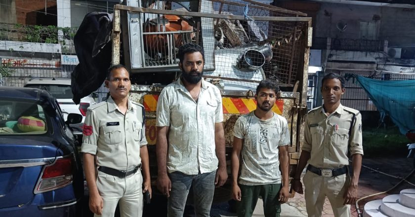 रायगढ़ शहर के तीन कबाड़ गोदामों पर पुलिस की छापेमारी, स्क्रैप और आयरन पैलेट लोडेड 11 वाहन जब्त