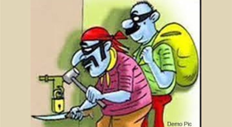 इंडियन बैंक में चोरी का प्रयास, सीसीटीवी फुटेज खंगाल रही पुलिस, ट्रेकर डाग रूबी बैंक से निकलकर चार बार बगल में मौजूद ट्रेलर गैरेज में भटकी