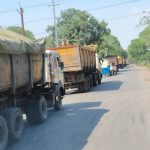 हाथियों की समस्या को लेकर किसानों ने किया चक्काजाम : रायगढ़ में फसल नुकसान से परेशान हैं ग्रामीण, मुआवजा बढ़ाने की कर रहे मांग