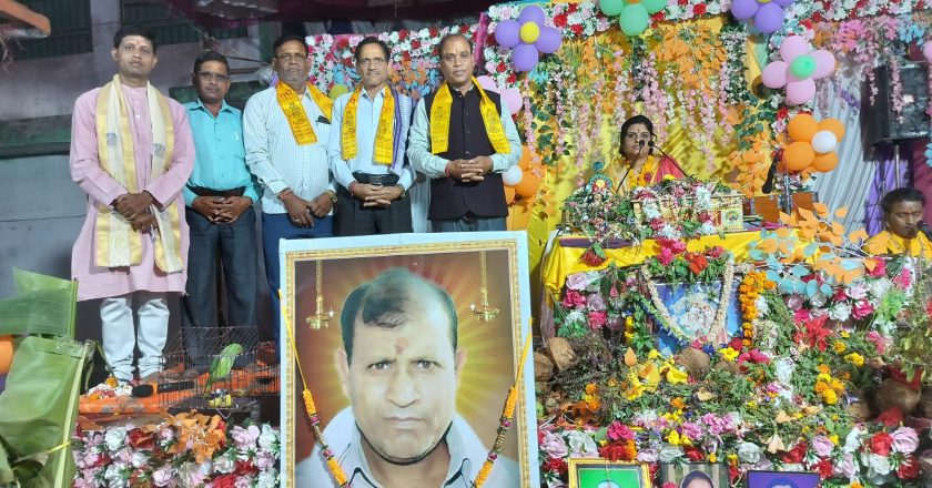 बार (बरमकेला) में आयोजित श्रीमद् भागवत कथा में शामिल हुए सभापति परसराम पटेल