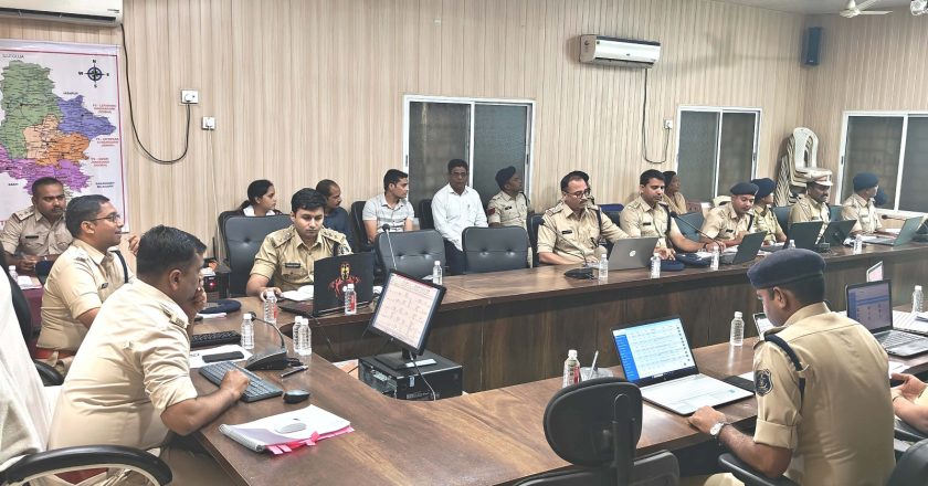 क्राइम मीटिंग : पेंडेंसी के निकाल के साथ फिल्ड पर अधिक समय दें, थाना प्रभारी….एसपी दिव्यांग पटेल