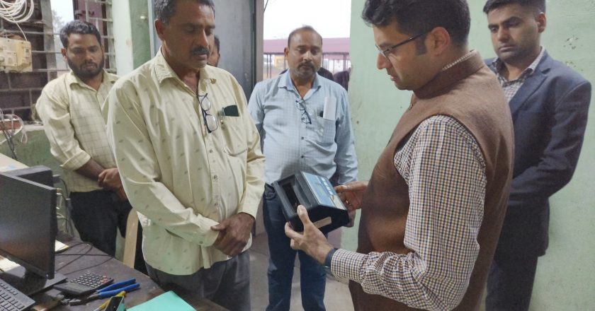 कलेक्टर कार्तिकेया गोयल ने धान खरीदी केंद्रों का किया औचक निरीक्षण