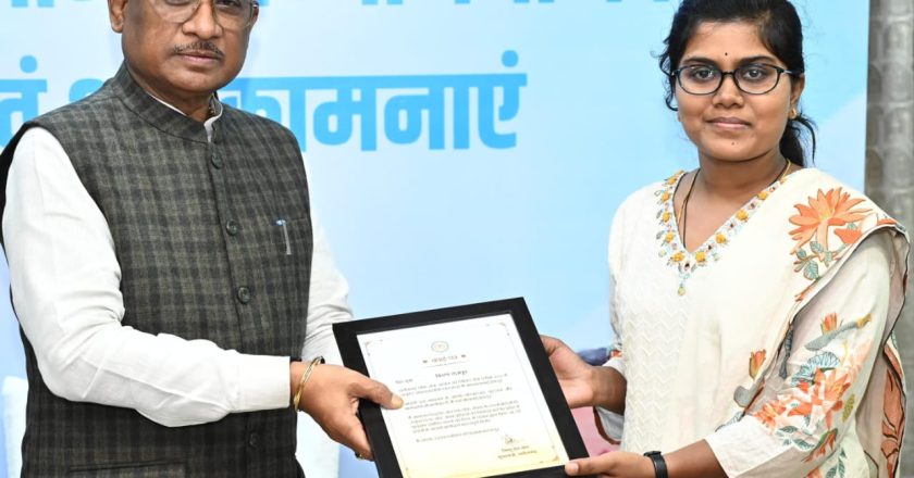 छत्तीसगढ़ लोक सेवा आयोग की परीक्षा पास कर किसान की बेटी किरण राजपूत बनी अधिकारी