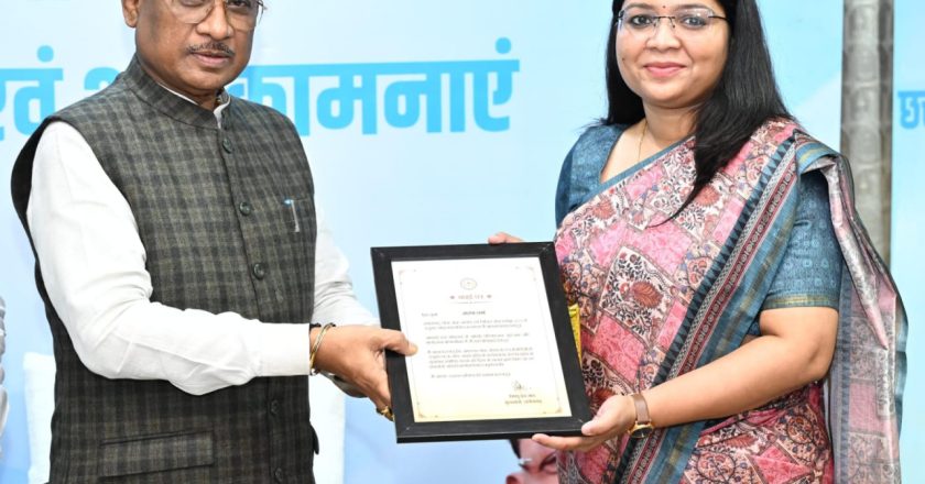 मुख्यमंत्री से सम्मानित होने पर पीएससी परीक्षा में तीसरे स्थान पर चयनित आस्था शर्मा ने व्यक्त किया आभार