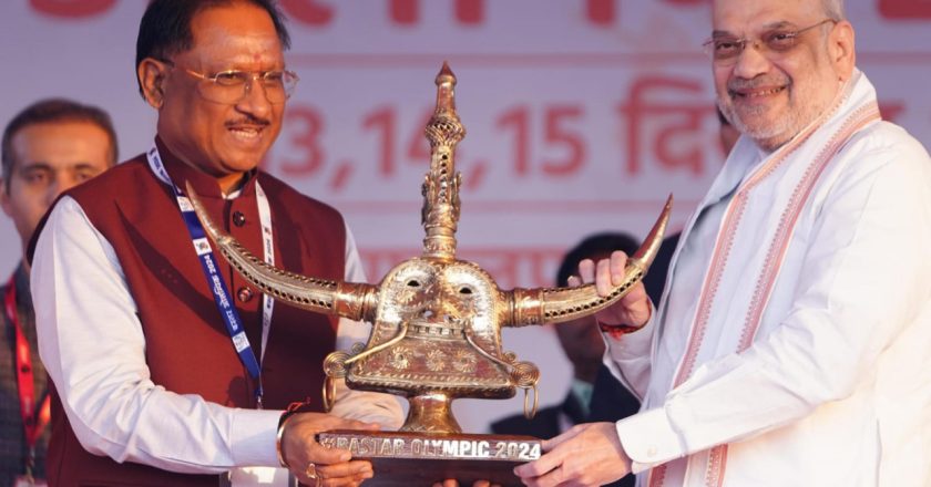 केन्द्रीय गृह एवं सहकारिता मंत्री अमित शाह आज छत्तीसगढ़ के जगदलपुर में बस्तर ओलंपिक समापन समारोह में मुख्य अतिथि के रूप में शामिल हुए