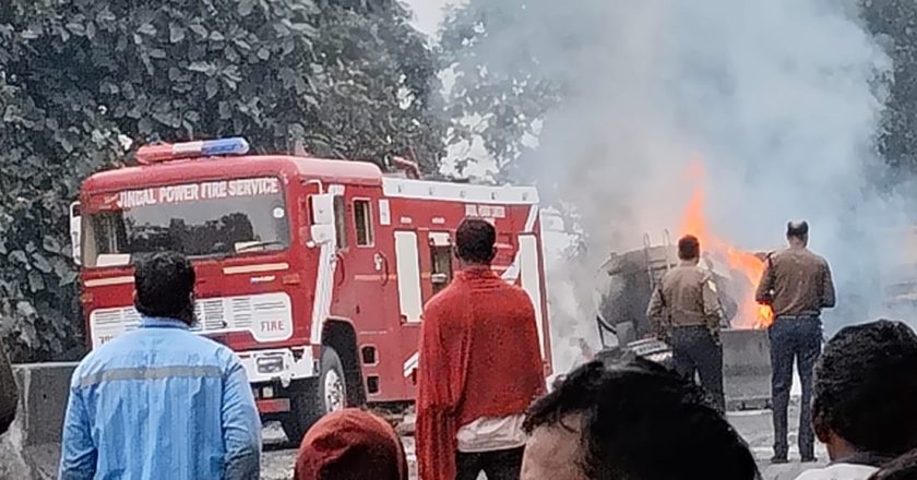 रायगढ़ में डीजल टैंकर में लगी आग : हादसे में कोई हताहत नहीं, घटना जेपीएल के गेट नंबर 2 के सामने हुई