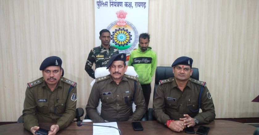 कोतवाली पुलिस ने जिला अस्पताल के सामने से चोरी हुई बाइक के साथ आरोपी को किया गिरफ्तार