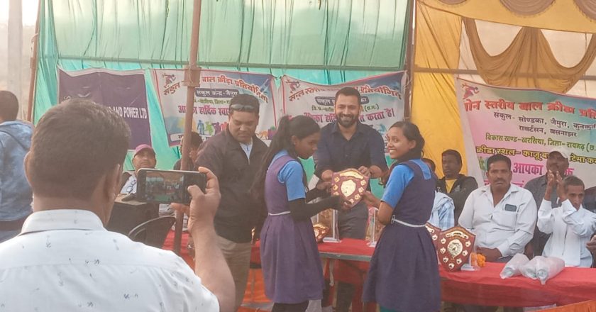 कुनमुरा-टेमटेमा में संकुल स्तरीय बाल क्रीड़ा प्रतियोगिता का समापन, स्काई के डायरेक्टर विकास अग्रवाल ने किया पुरस्कार वितरण