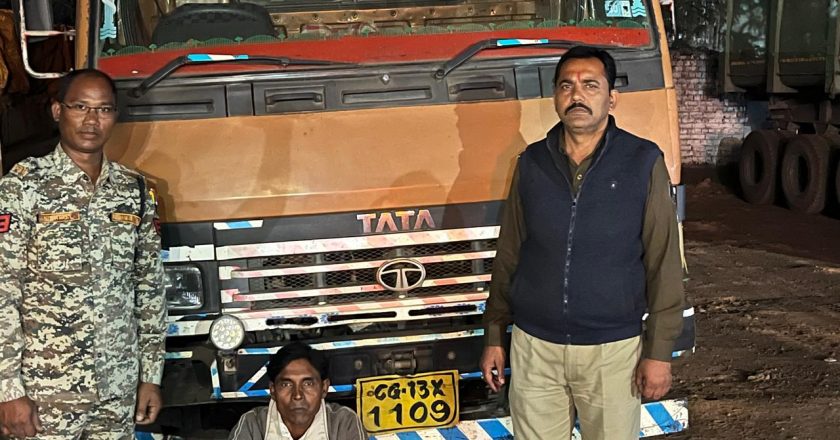 पूंजीपथरा पुलिस की अवैध कबाड़ पर बैक टू बैक 02 कार्रवाई