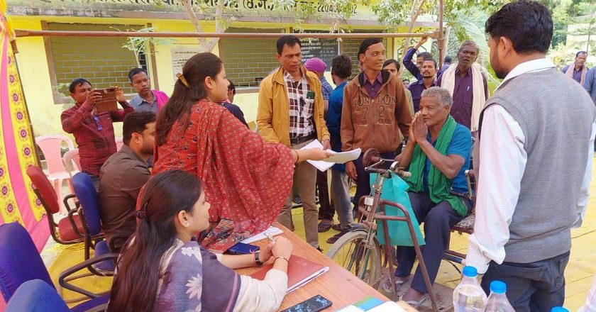 सुशासन सप्ताह : राजस्व शिविर में दिव्यांग दलित राम राठिया के राजस्व प्रकरण का तत्काल हुआ निराकरण