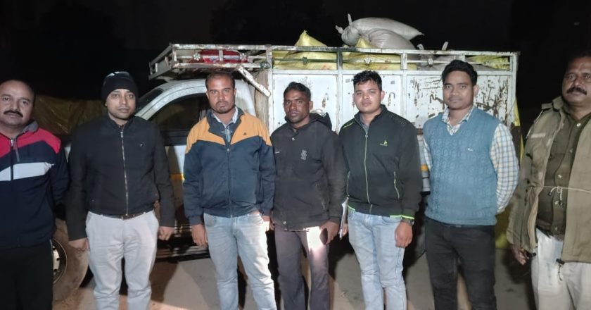 अवैध धान परिवहन पर संयुक्त कार्रवाई, पिकअप वाहन सहित 58 बोरी धान जप्त